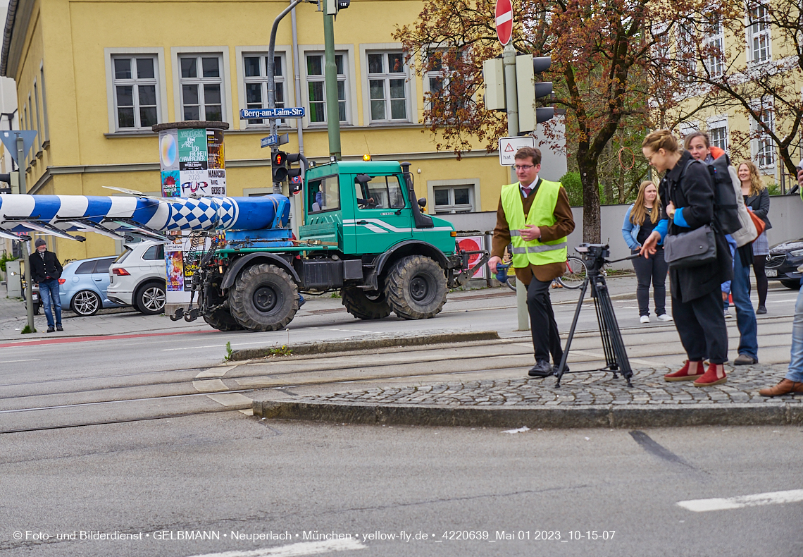 01.05.2023 - Maibaumaufstellung in Berg am Laim